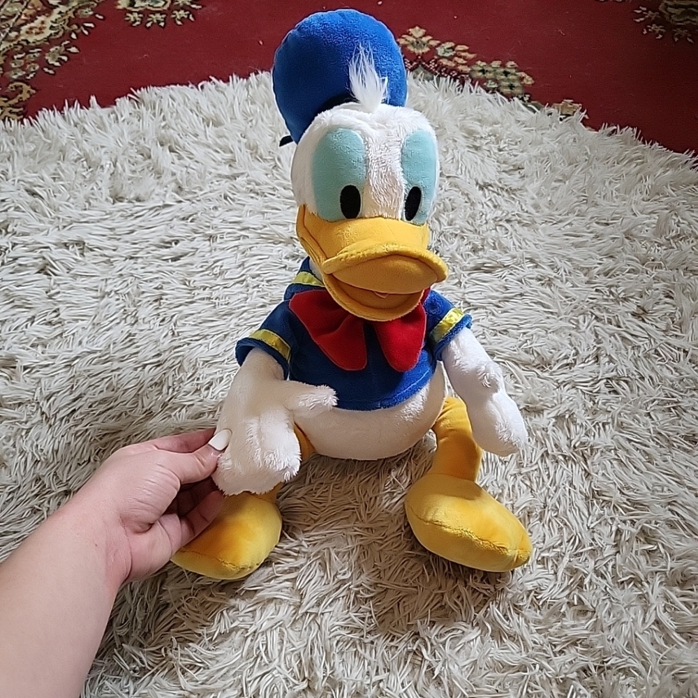 Disney Store Donald Duck 17" Soft Large Plush Stuffed Animal Toy Collectible